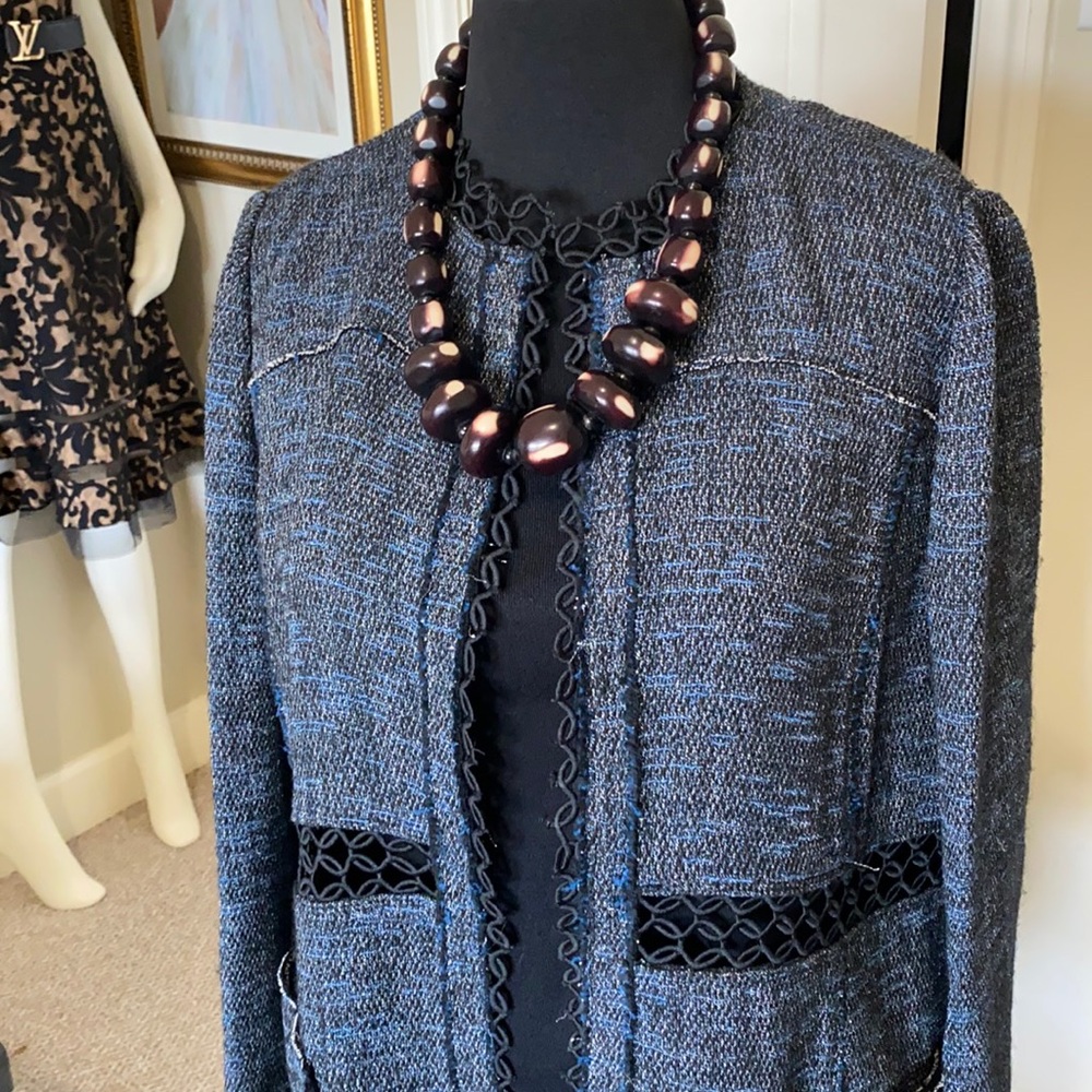 She looks beautiful in her Elie Tahari jacket 😍